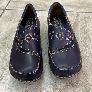 L’Artiste shoes bought at the Florida Strawberry Festival